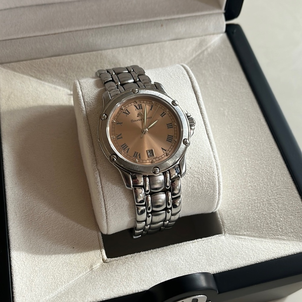 Beautiful watch. Have some tiny scratches, but really hardly to see